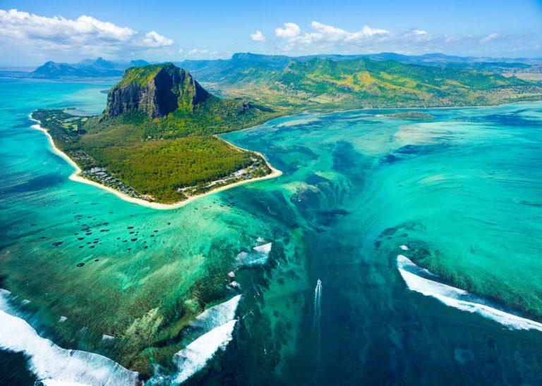 underwater waterfall mauritius